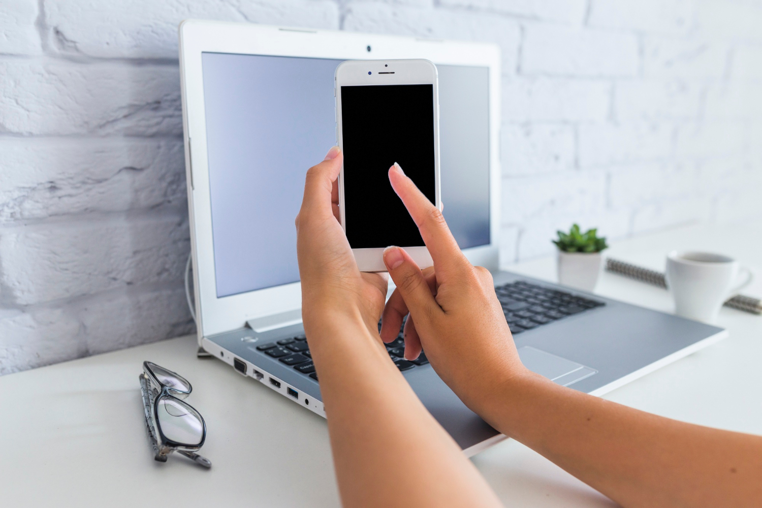 Pot debloca touchscreen-ul Samsung folosind un PC?