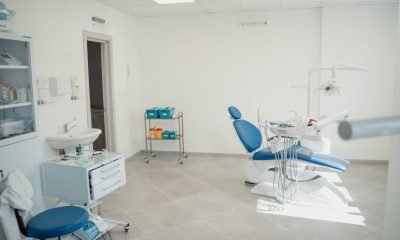 Gingii care sângerează: de la o urmă de roz în chiuvetă la pierderea osului