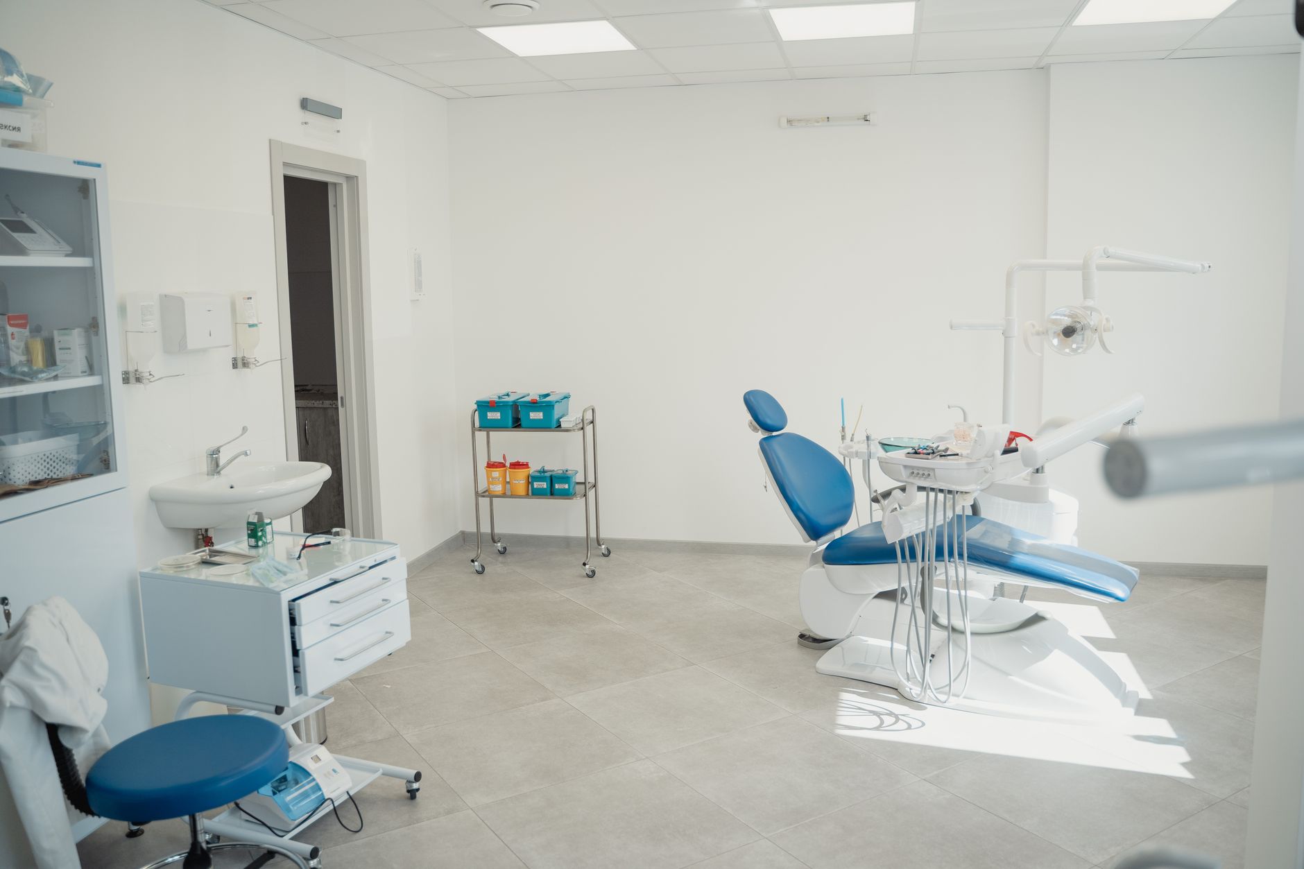 Gingii care sângerează: de la o urmă de roz în chiuvetă la pierderea osului